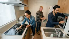 洗剤なしでコンロのベタつきを落とす方法：水だけで使える油汚れクロスの使い方と長持ちのコツ