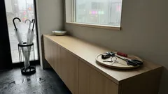 固い二重リングが開かないとき：ストロー1本で指を守りながら通すコツ