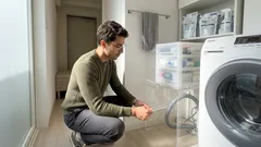 シンク下・洗濯機横の“もったいない空間”が変わる、無印良品「アクリル仕切棚」置くだけ収納のコツ